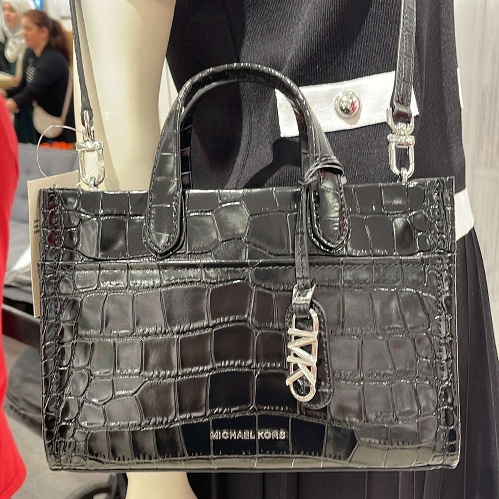 Michael Kors Gigi Small Crocodile Embossed Leather Messenger Bag
Black
NWT - Picture 14 of 16